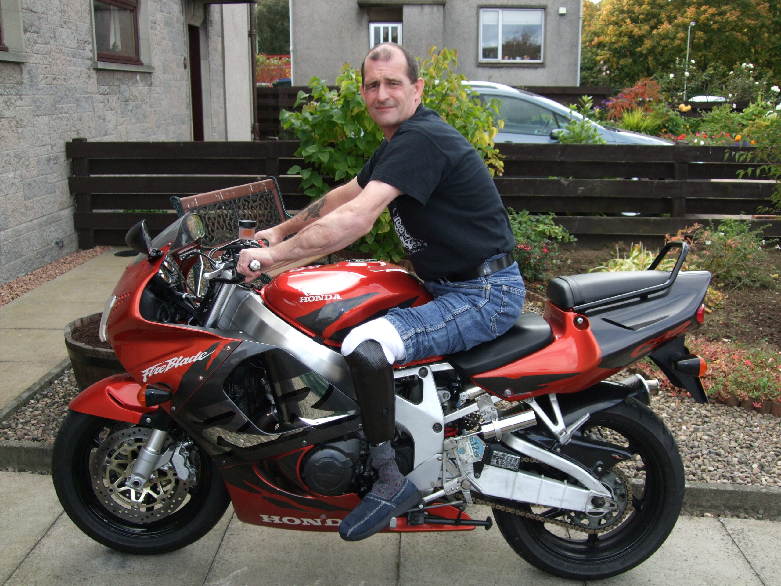 David Gray on bike with new leg